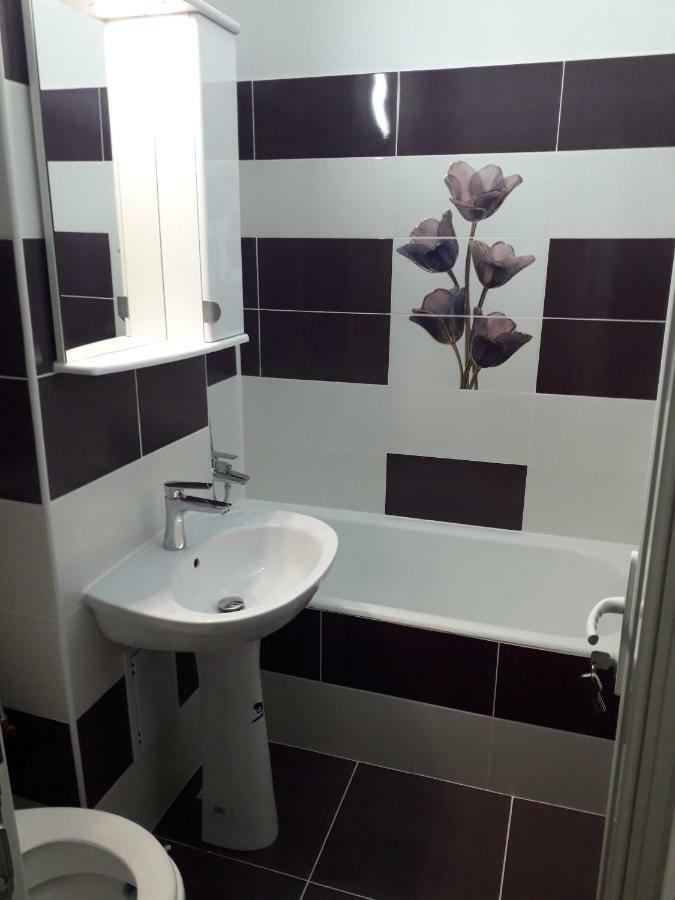 Adrya Apartment Orşova Екстериор снимка
